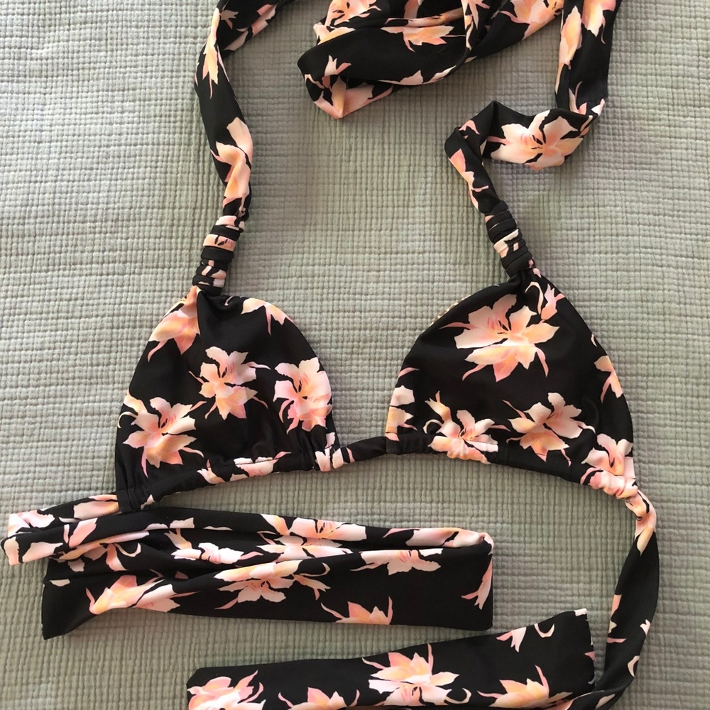 ACACIA Plumeria Top in Aloha